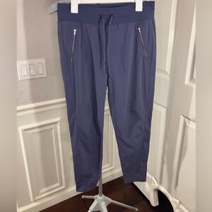 Athleta Women's Cropped Pants in Navy
